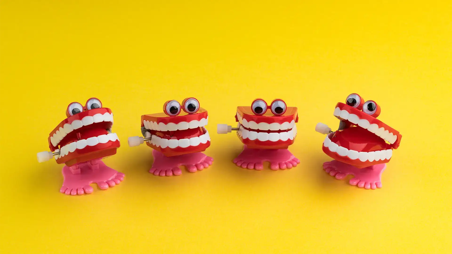 4 sets of fake chattering smiling teeth
